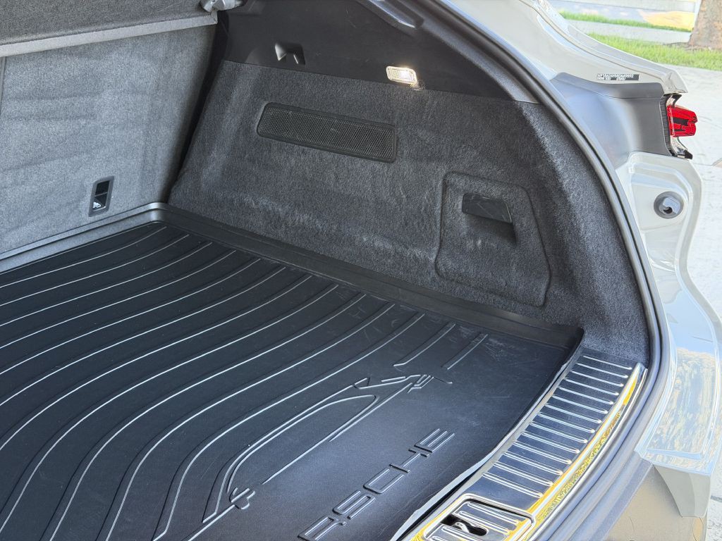 2024 Porsche Cayenne Image 96