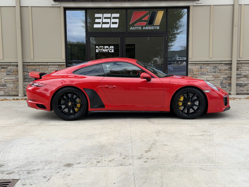2018 Porsche 911 Image 2