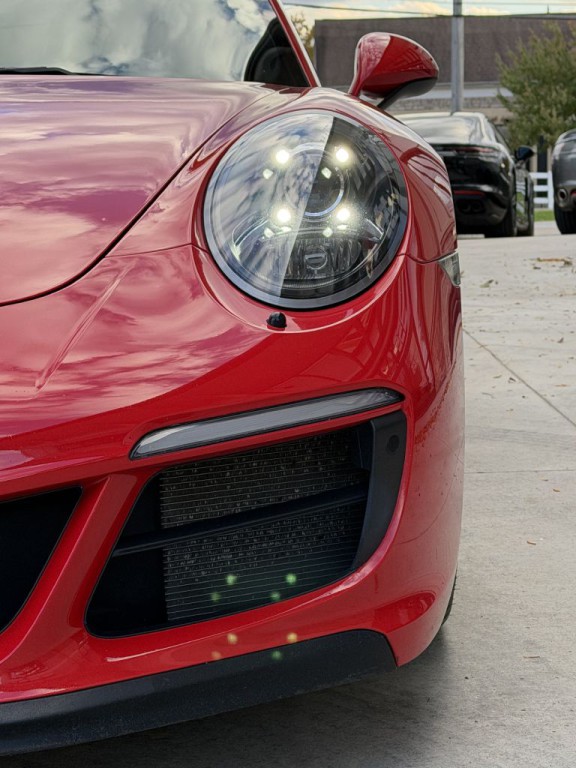 2018 Porsche 911 Image 12