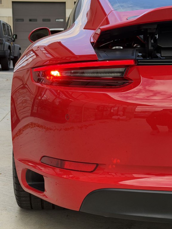 2018 Porsche 911 Image 13