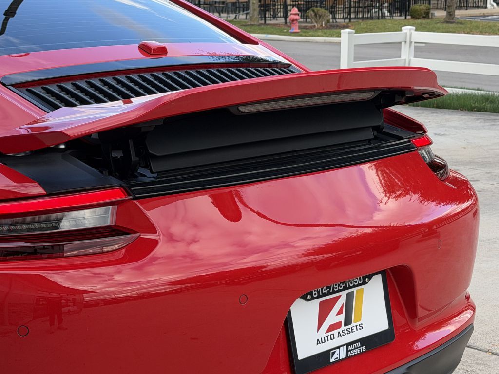 2018 Porsche 911 Image 15