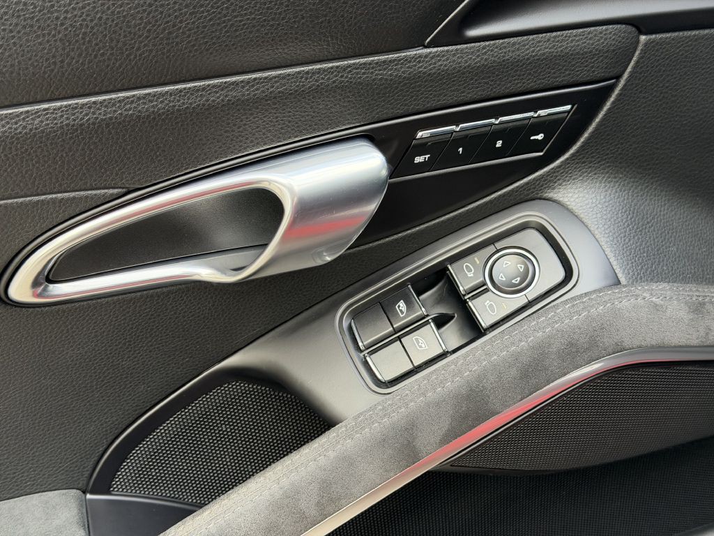 2018 Porsche 911 Image 24