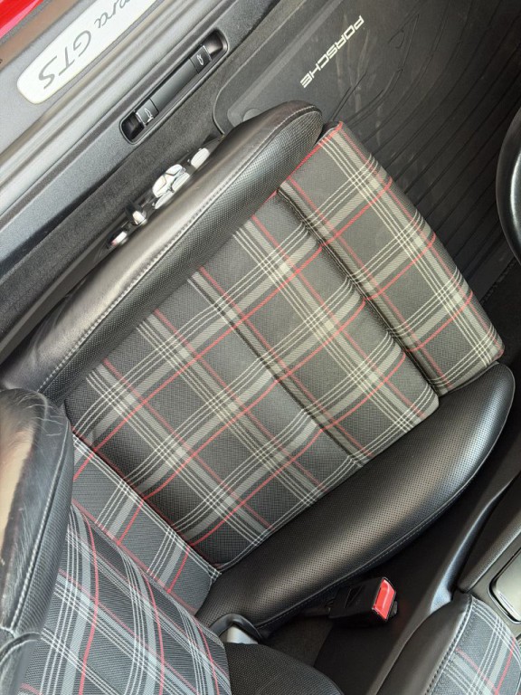 2018 Porsche 911 Image 30