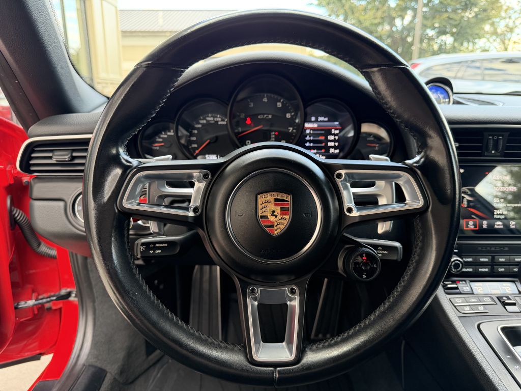 2018 Porsche 911 Image 32