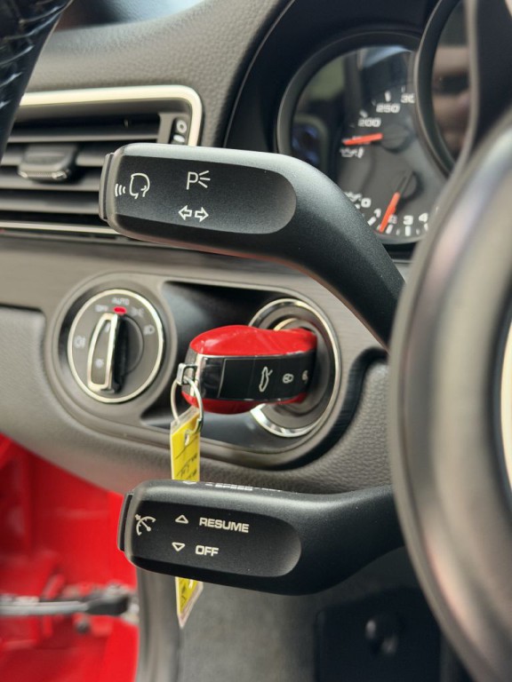 2018 Porsche 911 Image 37