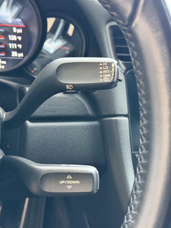 2018 Porsche 911 Image 38