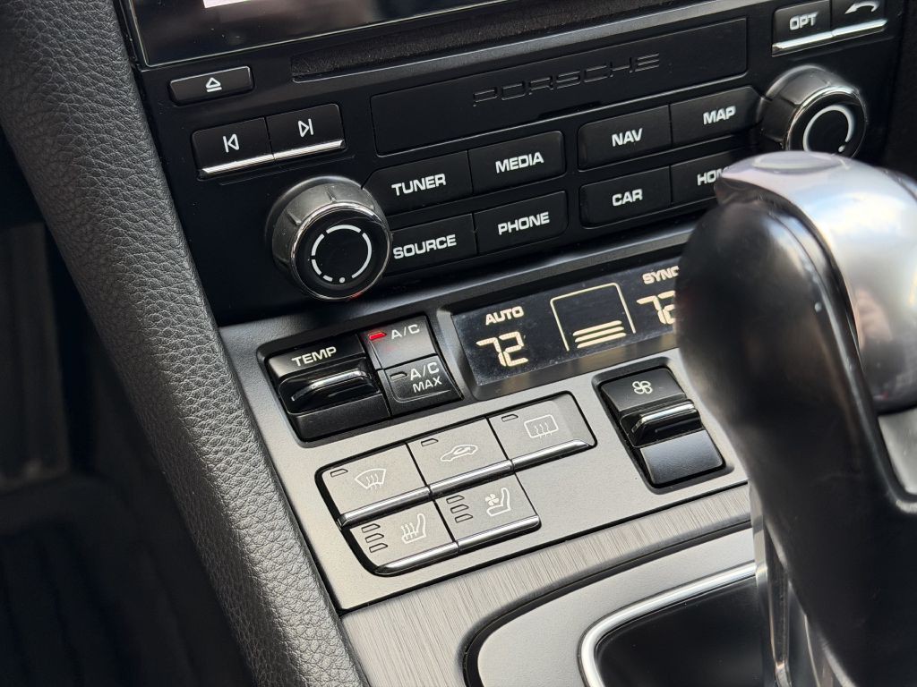 2018 Porsche 911 Image 44