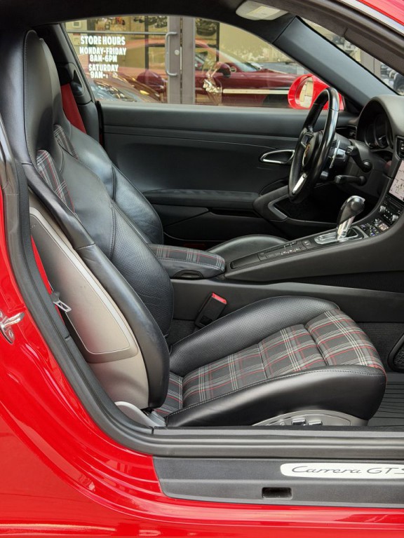 2018 Porsche 911 Image 57