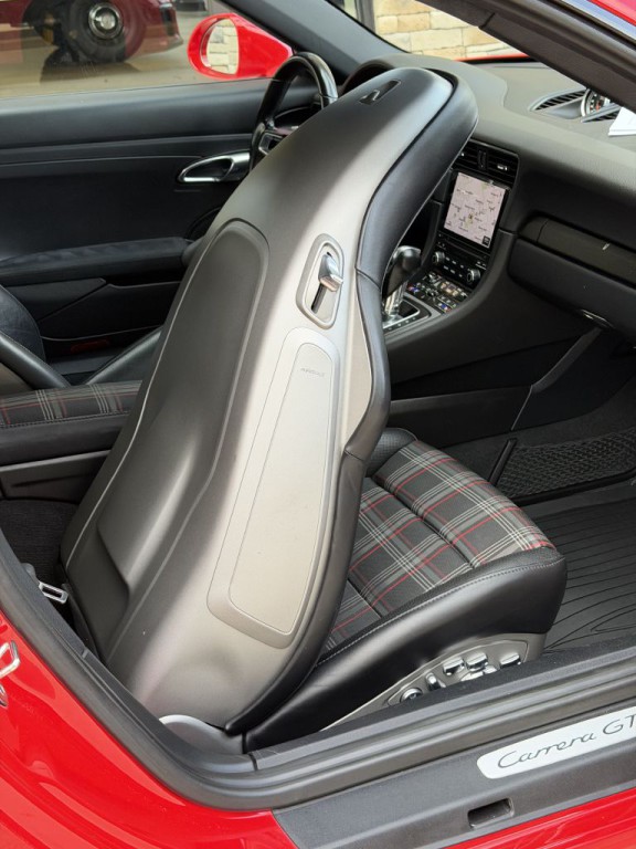 2018 Porsche 911 Image 75