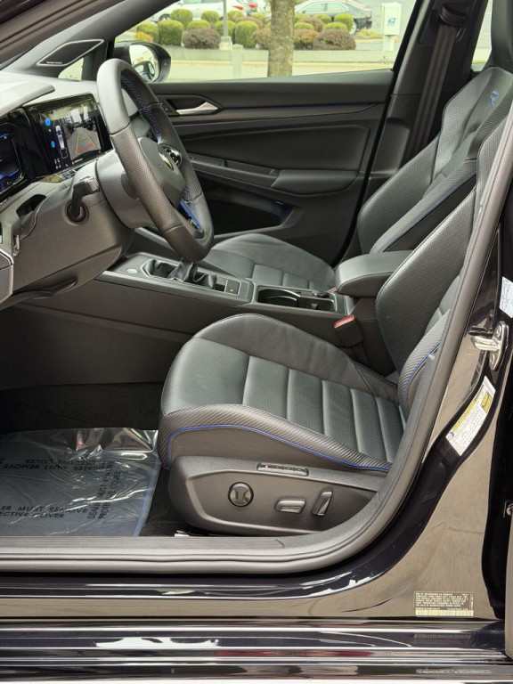 2022 Volkswagen Golf Image 23