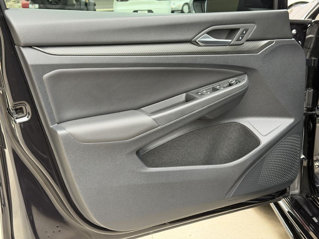 2022 Volkswagen Golf Image 24