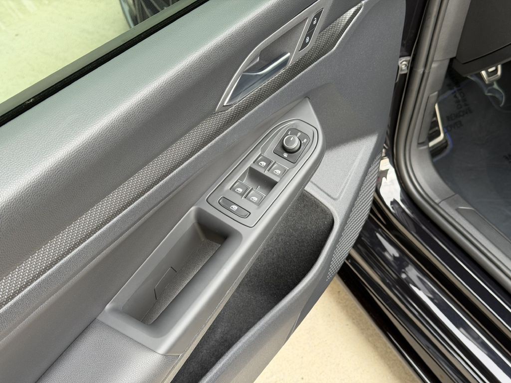 2022 Volkswagen Golf Image 25