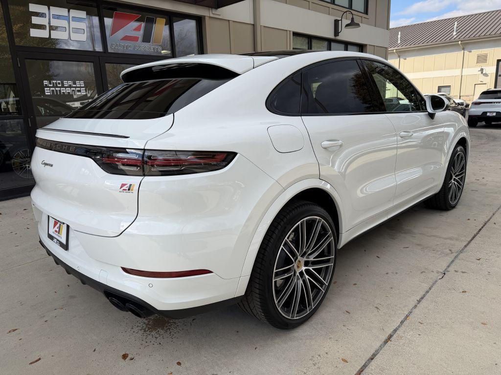 2022 Porsche Cayenne Image 7