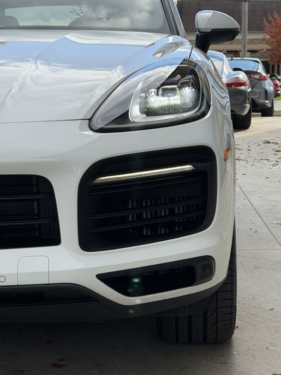 2022 Porsche Cayenne Image 11