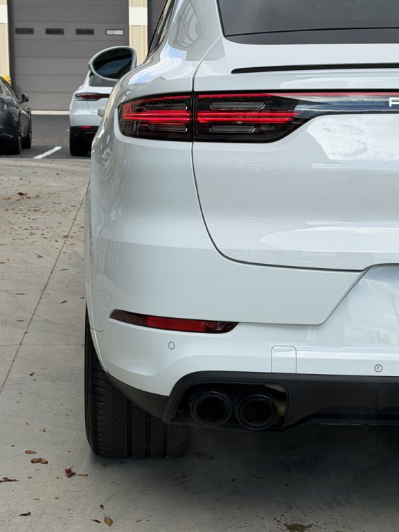 2022 Porsche Cayenne Image 12