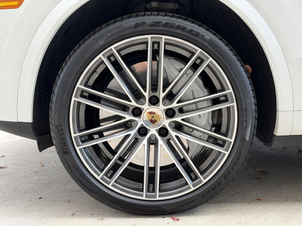 2022 Porsche Cayenne Image 14