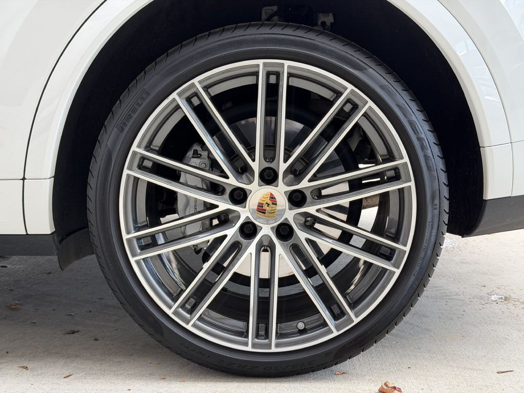 2022 Porsche Cayenne Image 15