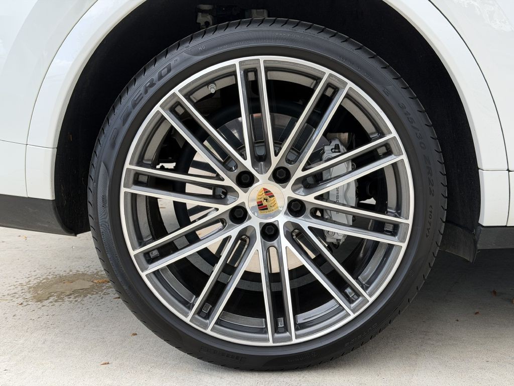 2022 Porsche Cayenne Image 16