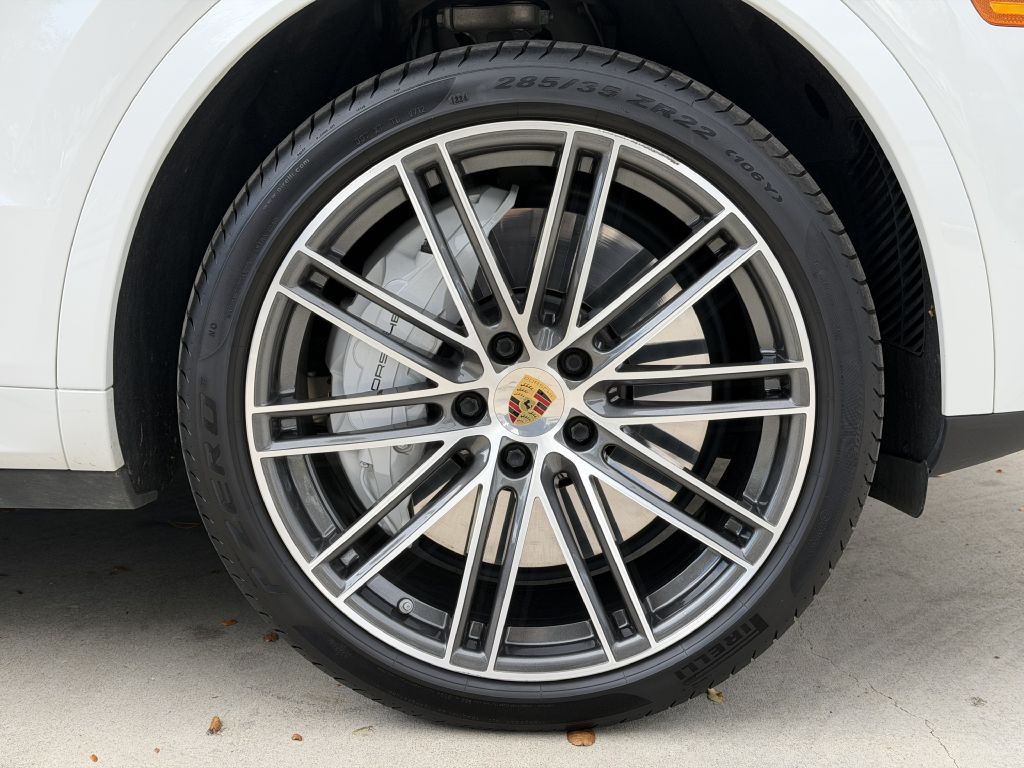 2022 Porsche Cayenne Image 17