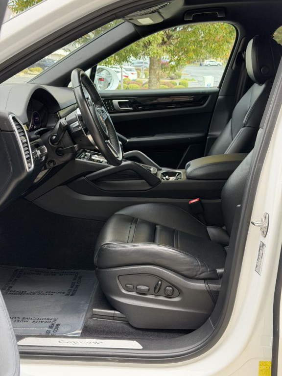 2022 Porsche Cayenne Image 18