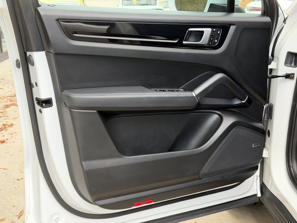 2022 Porsche Cayenne Image 19