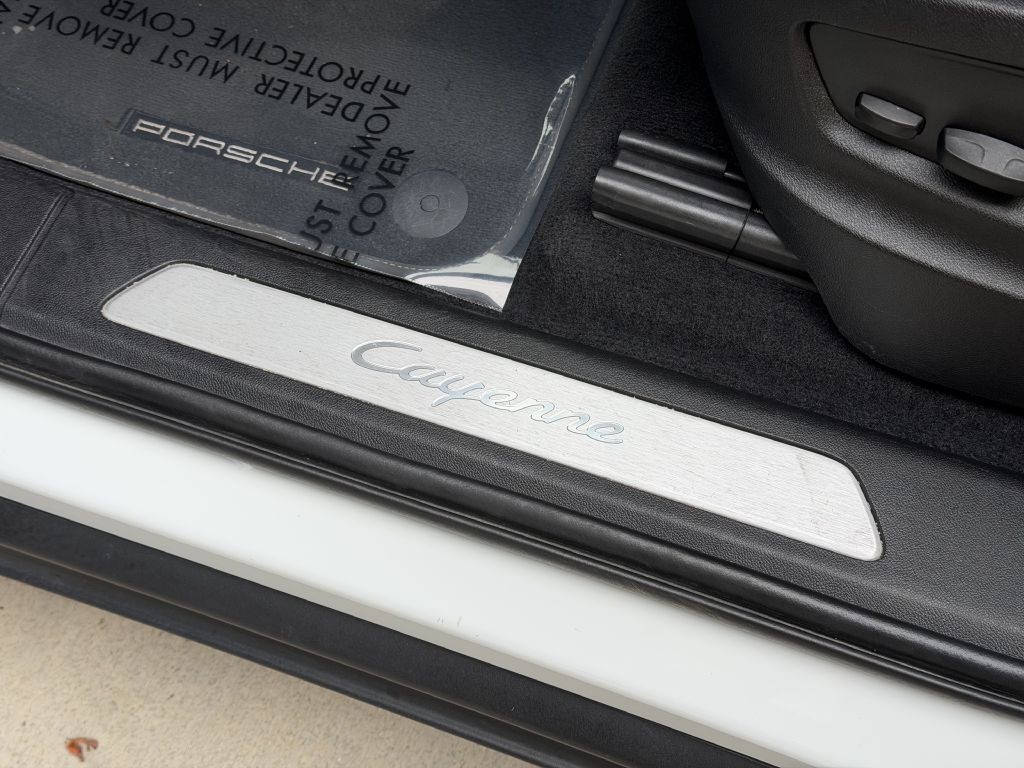 2022 Porsche Cayenne Image 24