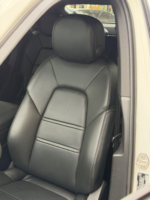 2022 Porsche Cayenne Image 27