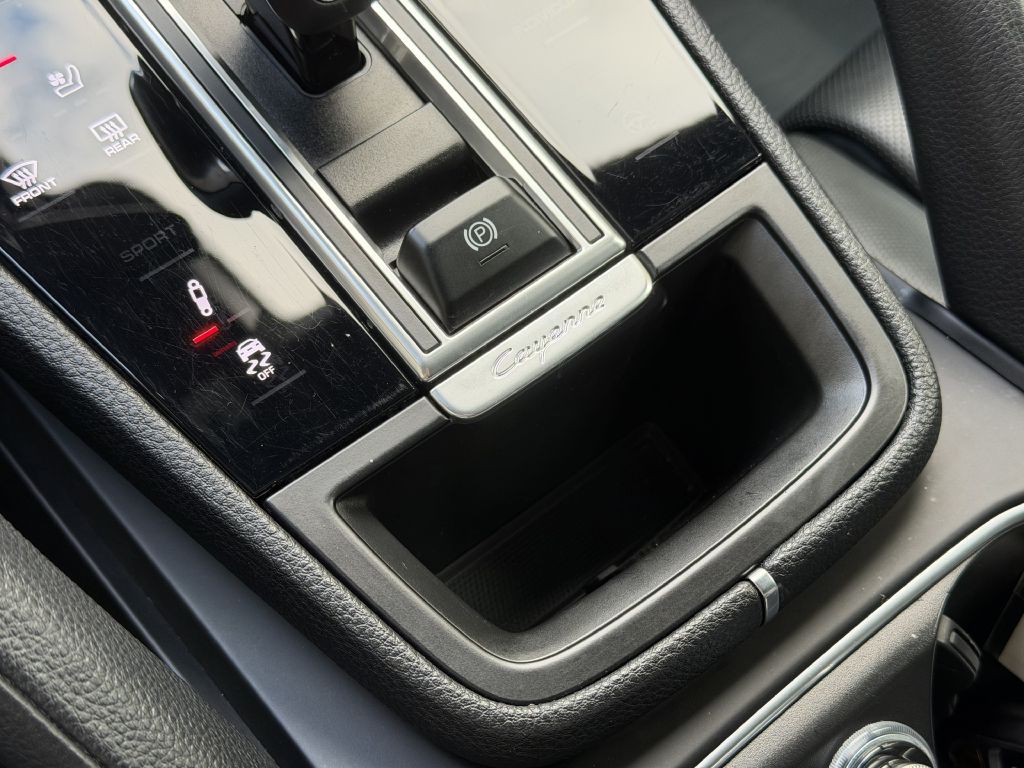 2022 Porsche Cayenne Image 48