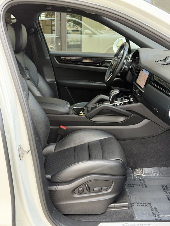 2022 Porsche Cayenne Image 56