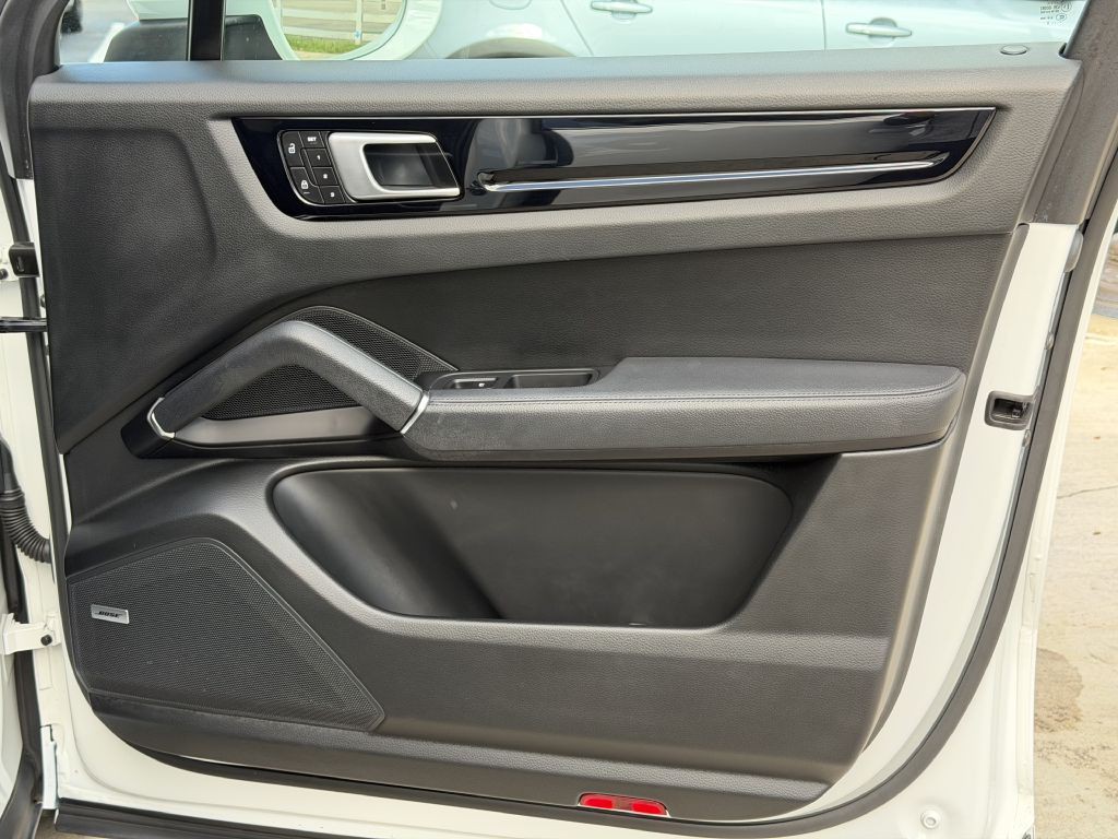 2022 Porsche Cayenne Image 57