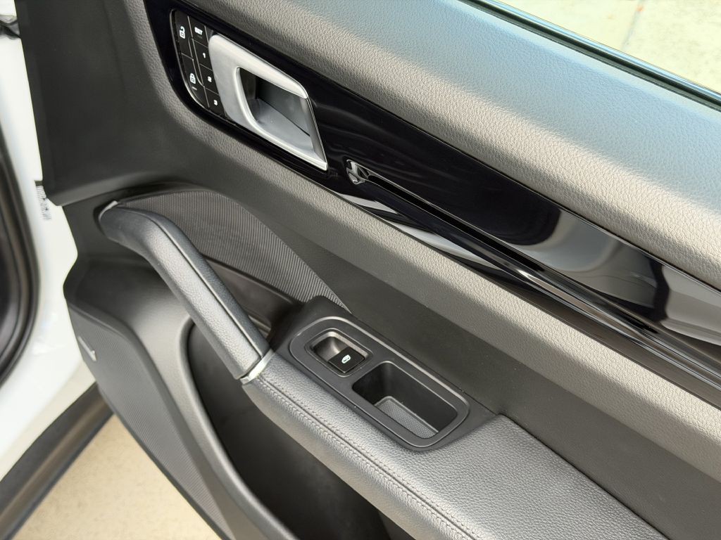 2022 Porsche Cayenne Image 58