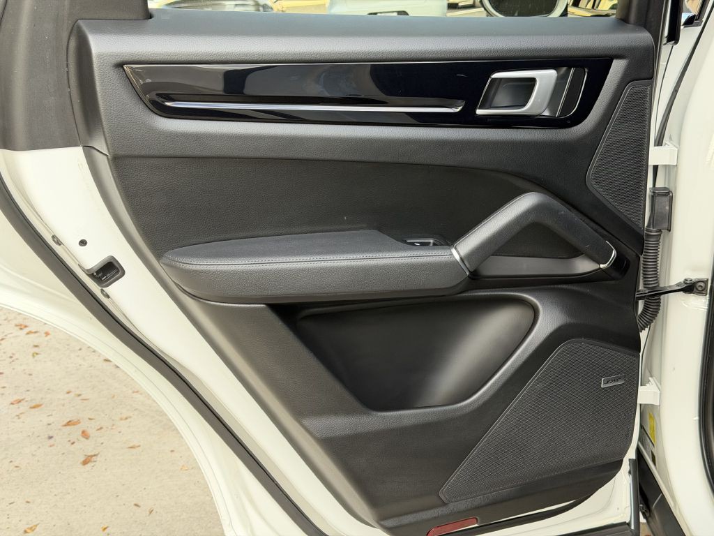 2022 Porsche Cayenne Image 86