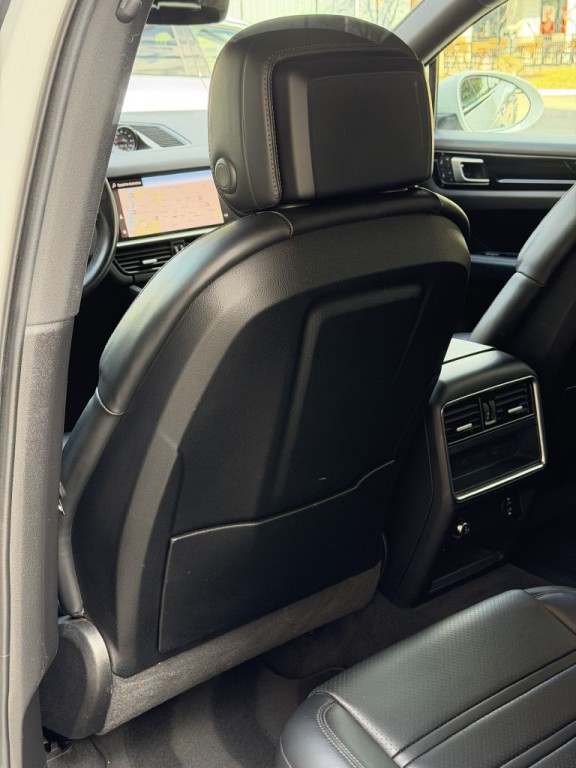 2022 Porsche Cayenne Image 94