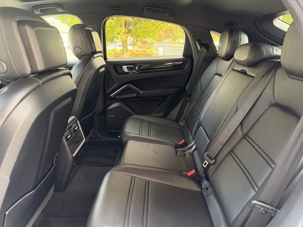 2022 Porsche Cayenne Image 95