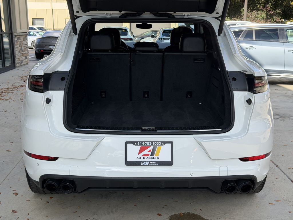 2022 Porsche Cayenne Image 96