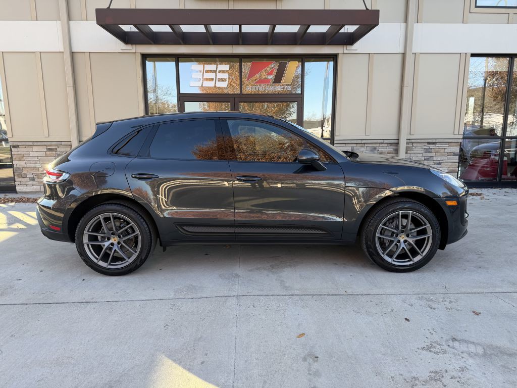 2022 Porsche Macan Image 2