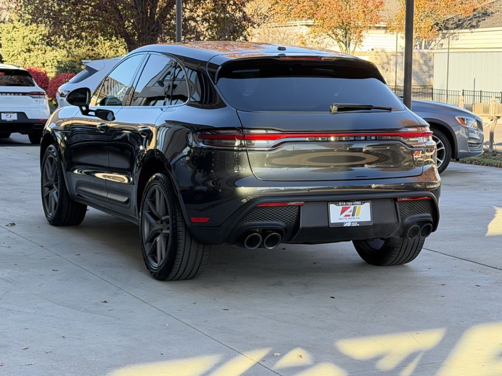 2022 Porsche Macan Image 10