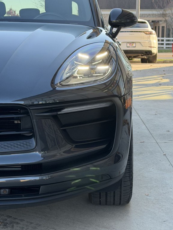 2022 Porsche Macan Image 13