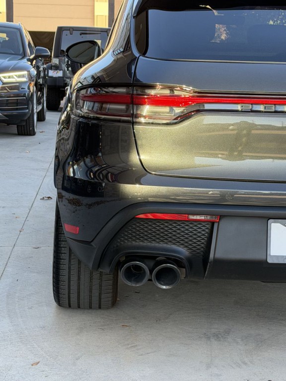 2022 Porsche Macan Image 14