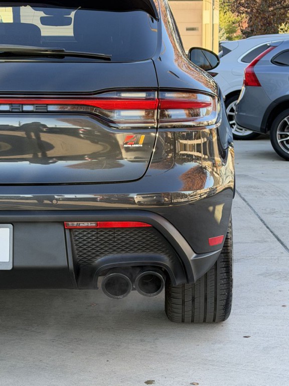 2022 Porsche Macan Image 15