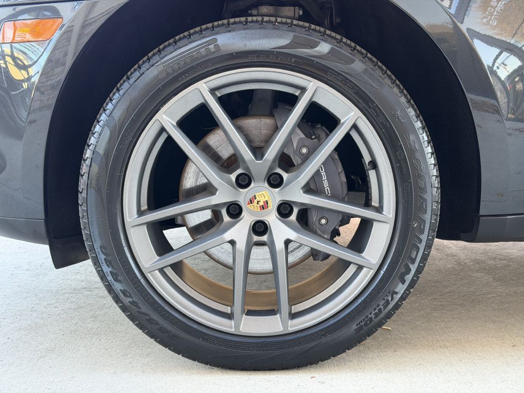 2022 Porsche Macan Image 18