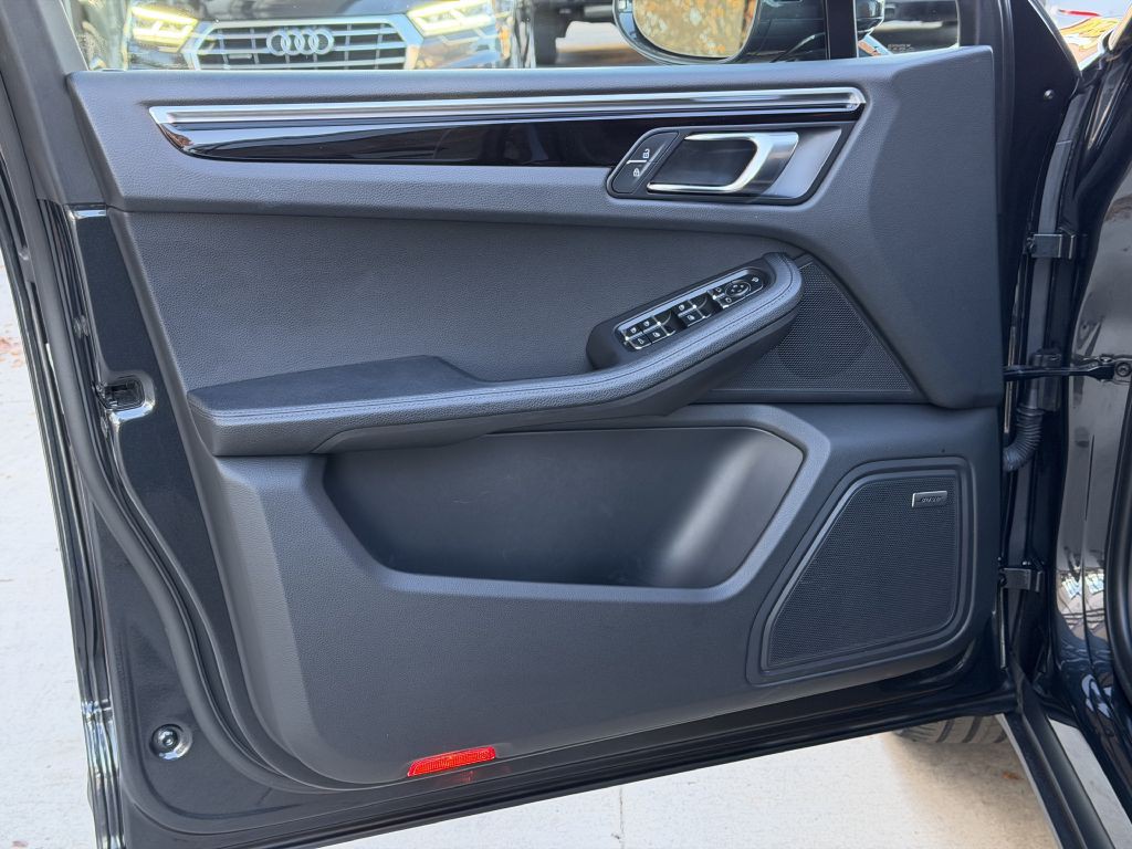 2022 Porsche Macan Image 23