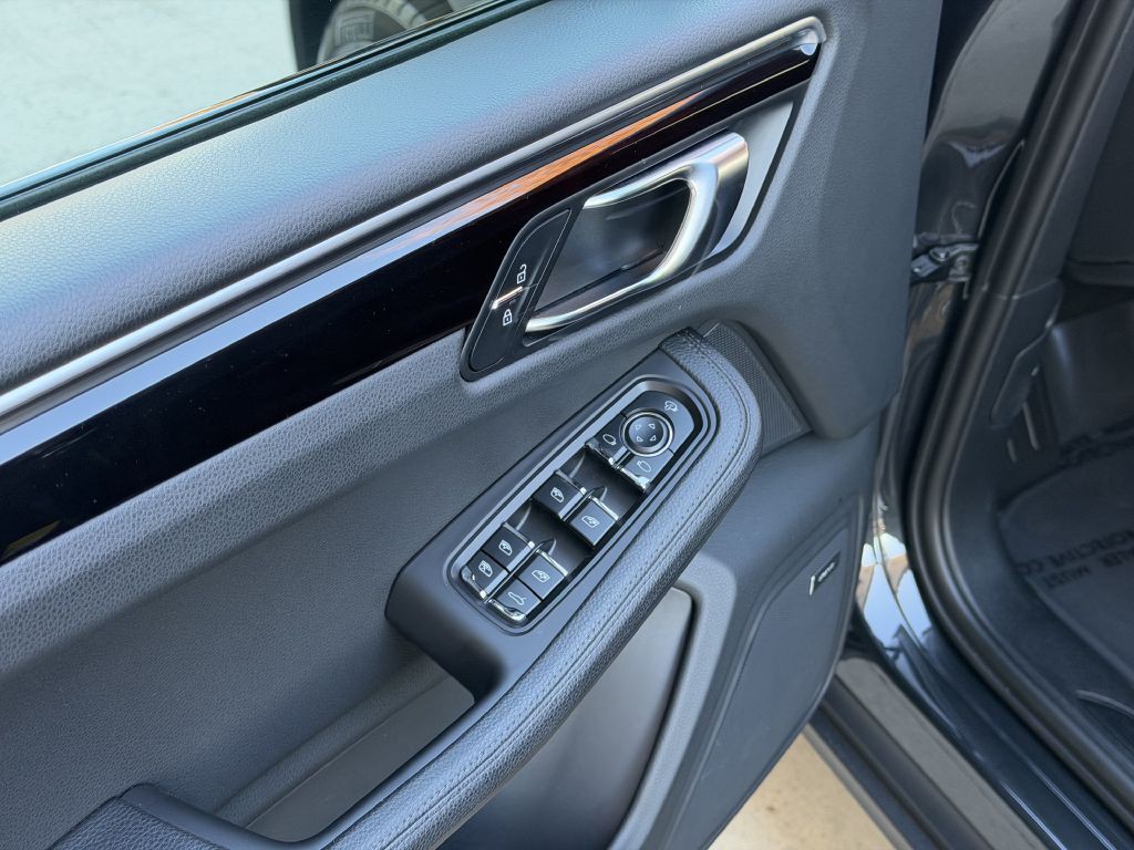 2022 Porsche Macan Image 24
