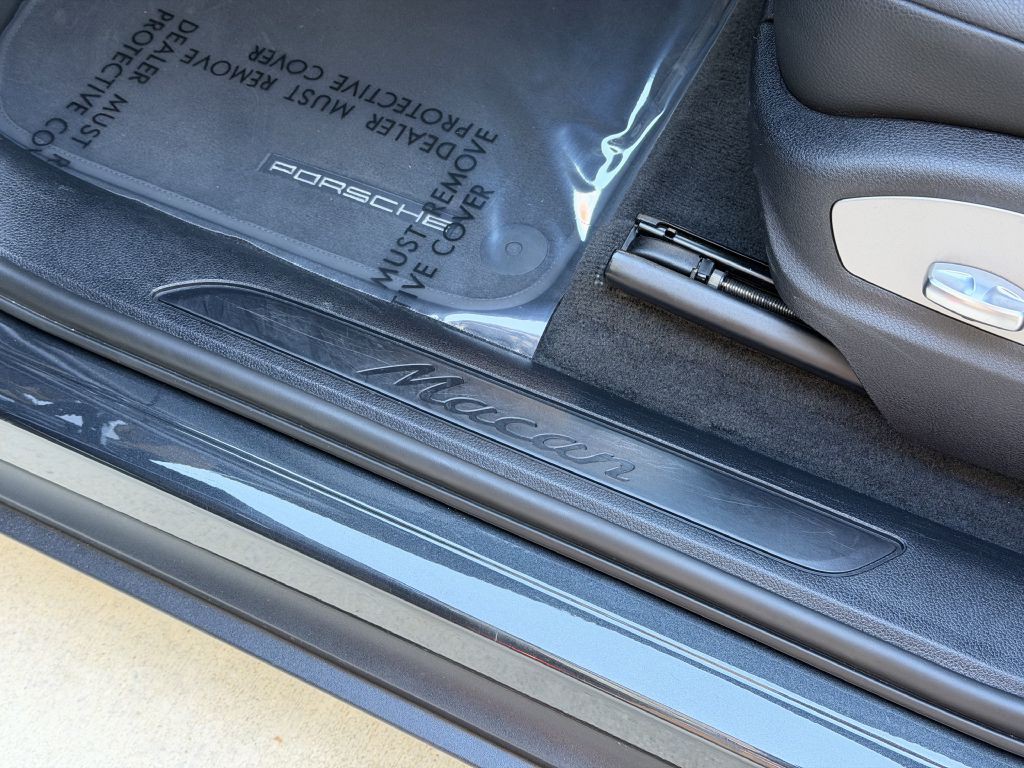 2022 Porsche Macan Image 28