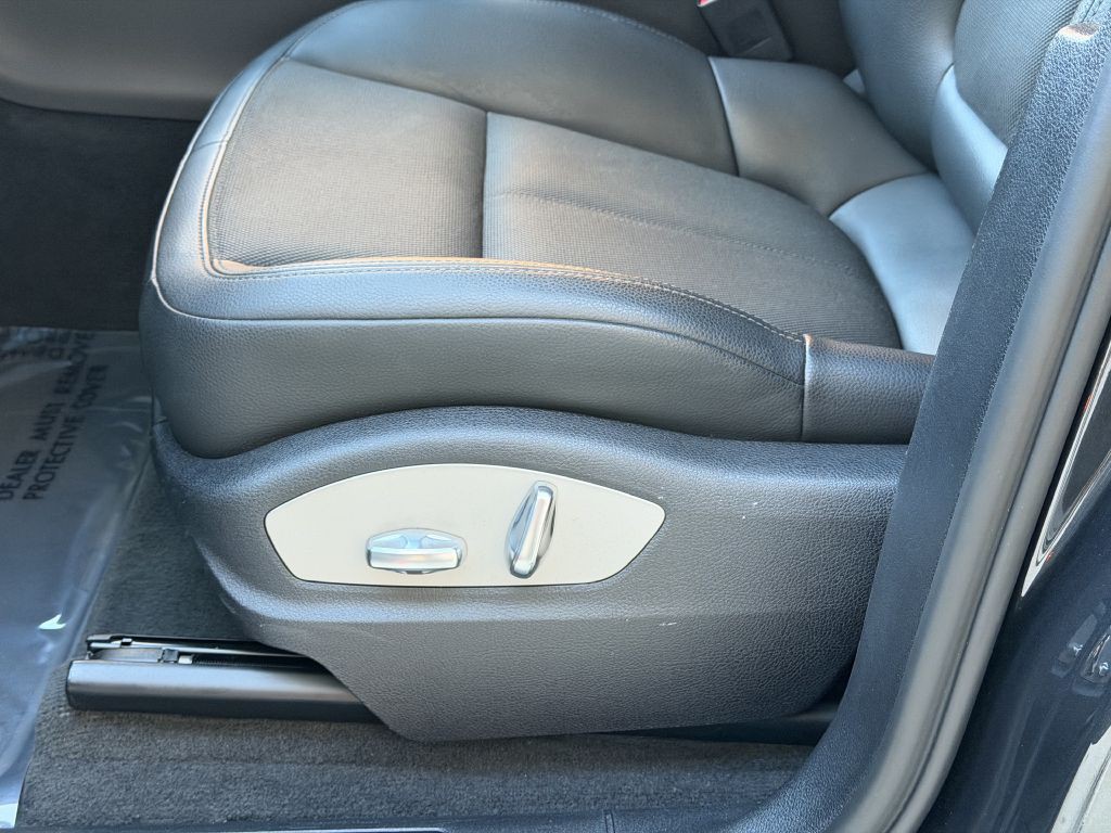 2022 Porsche Macan Image 30