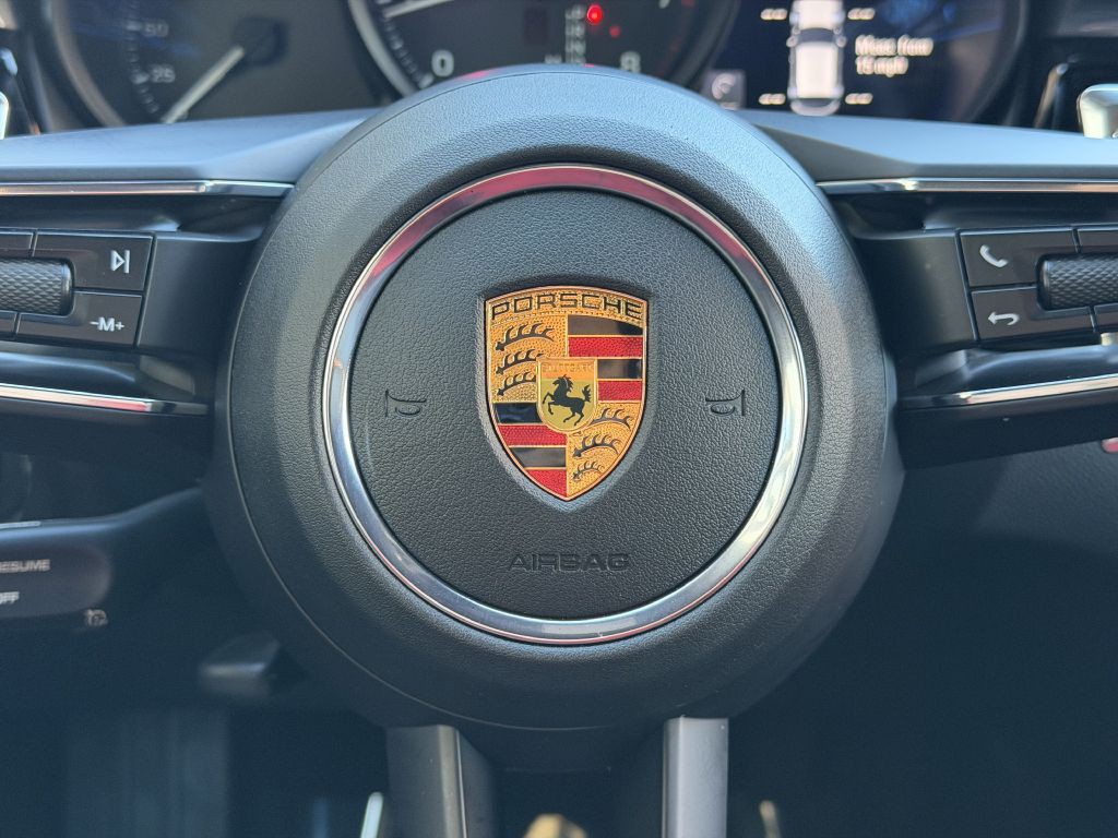 2022 Porsche Macan Image 35