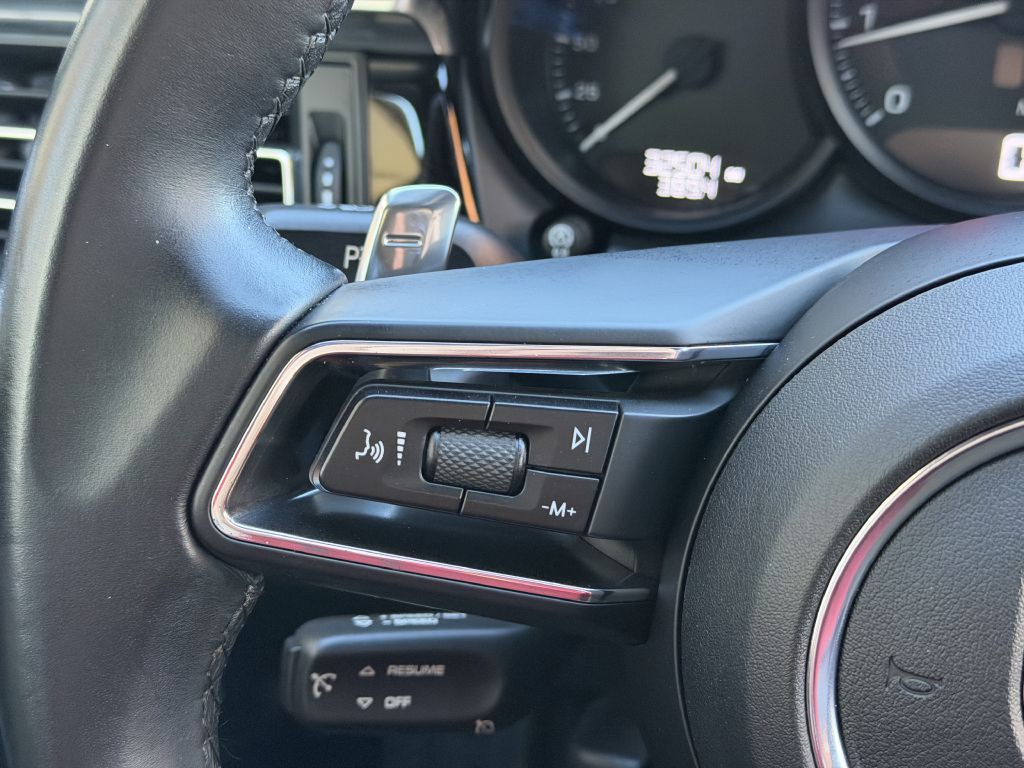 2022 Porsche Macan Image 36