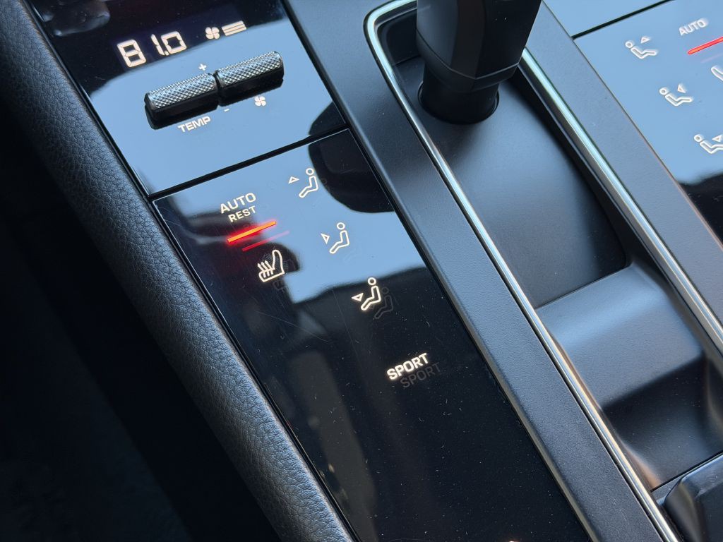 2022 Porsche Macan Image 43