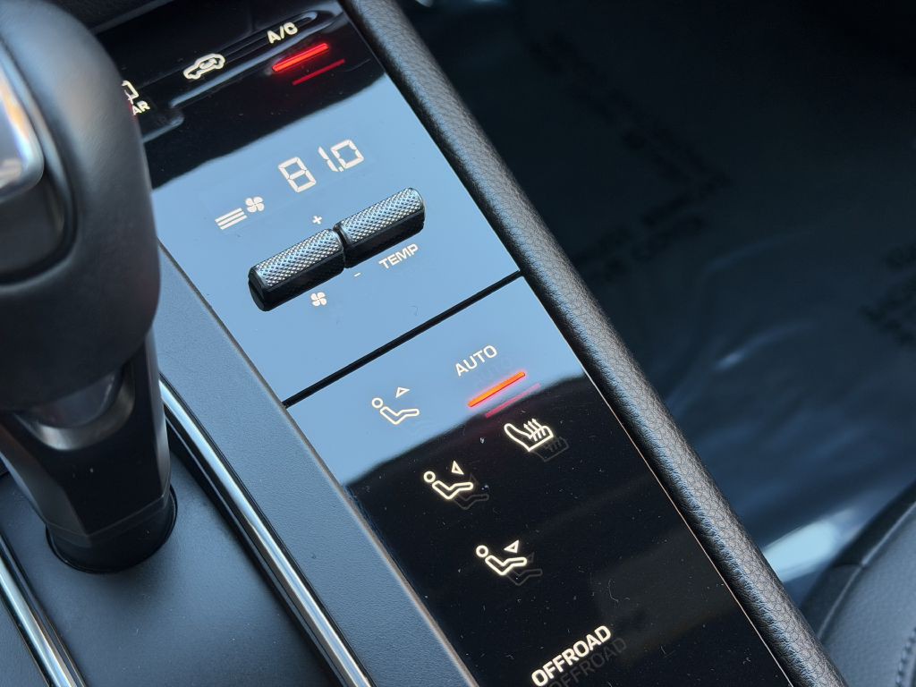 2022 Porsche Macan Image 44