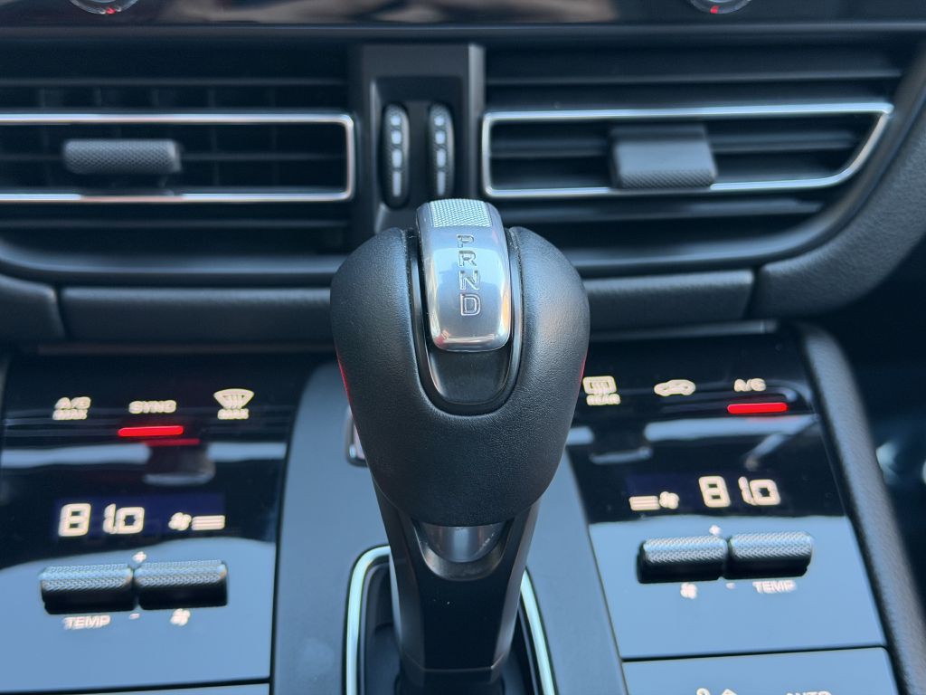 2022 Porsche Macan Image 45